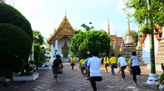タイ式ヨガ「ルーシーダットン」