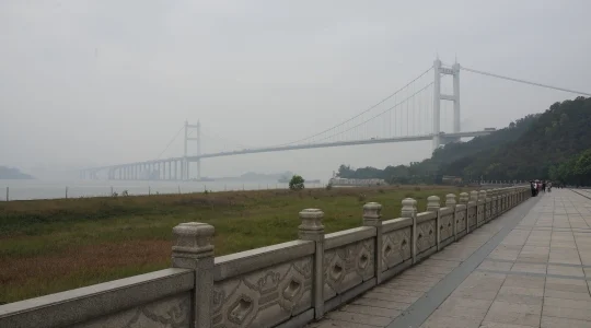 虎門 海戦博物館 虎門大橋に臨む遊歩道