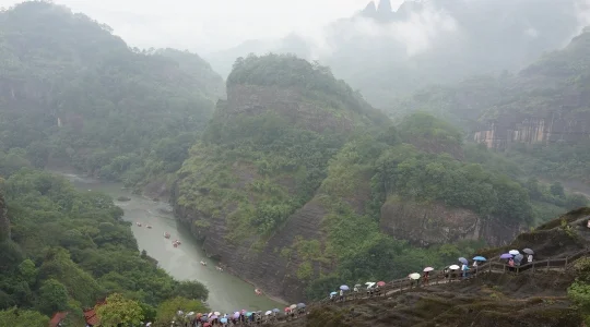 文化遺産と自然遺産の融合、世界複合遺産・武夷山を満喫する2泊3日＜高速鉄道/全食事付き/選べるホテルクラス/日本語ガイド＞