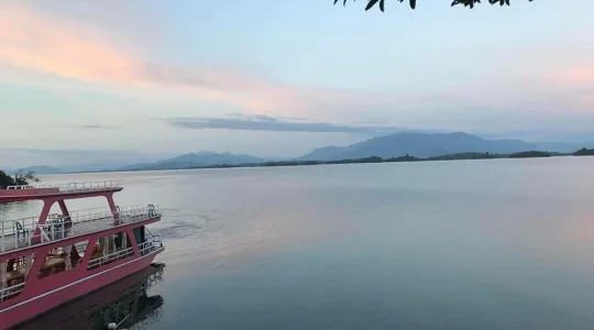 ナムグム湖