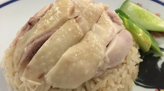 【バンコク 空港お迎え付きプラン】ピンクのカオマンガイの朝食付き！世界遺産アユタヤ遺跡半日観光 5つの主要遺跡を観光