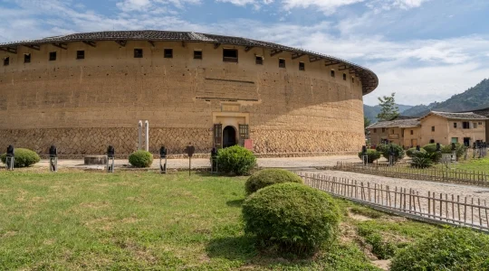 フォトジェニックな巨大集合住宅、世界文化遺産・福建土楼日帰りツアー ＜終日/高速鉄道/昼食付き/日本語ガイド＞