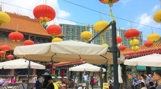 黄大仙（ウォンタイシン）のおみくじで開運巡りと翡翠市場散策