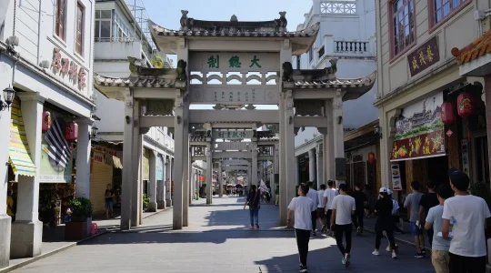 華僑の故郷、潮州 日帰り1日ツアー ～PandaBus プラチナセレクション~＜終日/高速鉄道/専用車/名店の昼飲茶付き/日本語ガイド＞