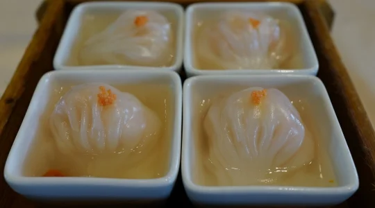 韩上楼大酒楼 ～ 朝鮮人参スープのエビ蒸し餃子 イメ―ジ