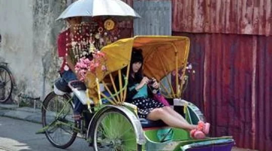 トライショー
