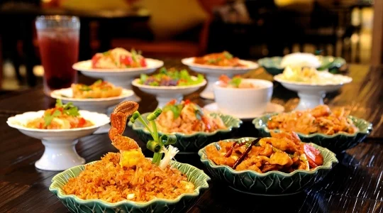 「ALL YOU CAN EAT＠エラワンティールーム」夕食