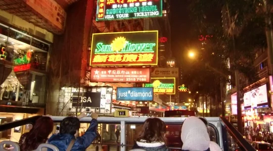 観光イメージ：オープントップバス