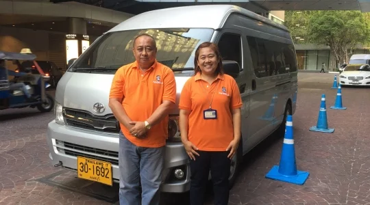 安心の日本語ガイド付き　片道空港送迎　＜ ワゴン車（9名）/大型バス（40名）/アルファード（4名）＞