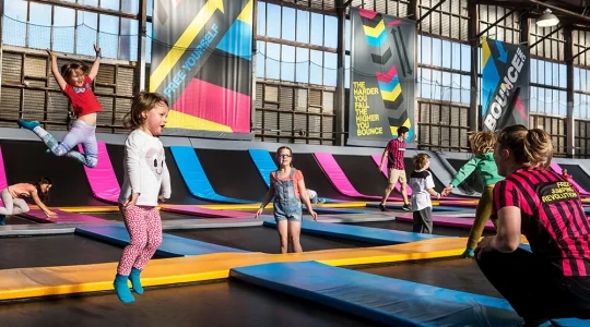 BOUNCE（バウンス）｜大人気の室内トランポリンパーク ｜事前チケット予約