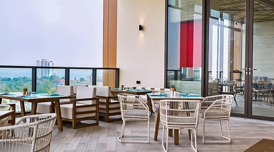 HOLIDAY INN VANA NAVA