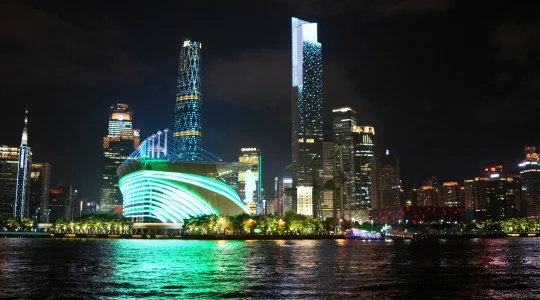 大都市・広州の夜景を楽しむ珠江ナイトクルーズ＜夕方発/日本語ガイドの送迎付き＞