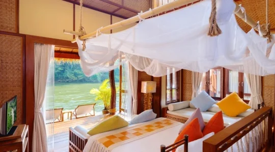 FLOAT HOUSE